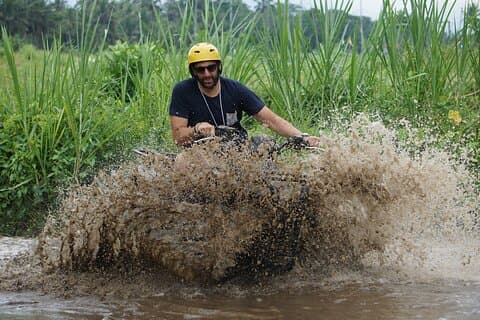 バリ ATV ライド アドベンチャーとタナ ロット寺院のサンセット ツアー