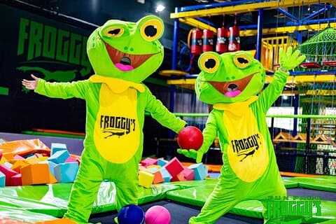 2 timers trampoline, lekeplass, taupark og spillkort 1500 baht