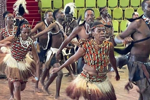 Kibera Slums Walking Tour und Bomas Cultural Dance Show