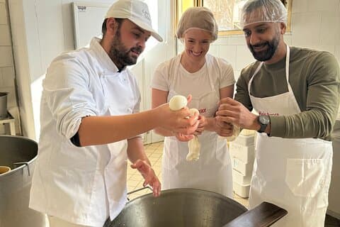 Mozzarella Experience with Tasting in Vico Equense