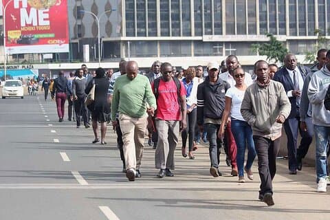 Escala do aeroporto de Nairobi para visita guiada pela cidade em destaque de Nairobi