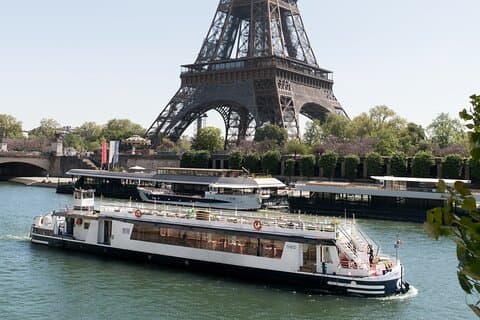 París Theo Barco Sena Río Italiano Trattoria Estilo Almuerzo Crucero