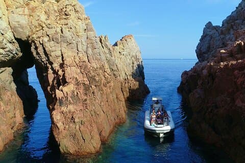 Getaway to the Calanques of Piana de Cargèse in a small group