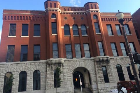Walking Ghost Tour in Louisville