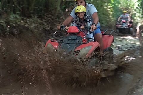 バリ島:ゴリラ洞窟ATV&ウブドホワイトウォーターラフティング(ランチ付き)