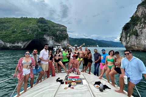 Yate Privado por Puerto Vallarta: Tour de Medio Día (4h)