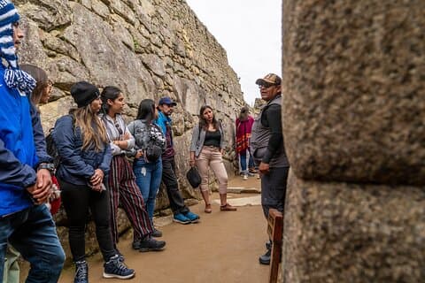 Ganztägige geführte Tour nach Machu Picchu. Transport inklusive