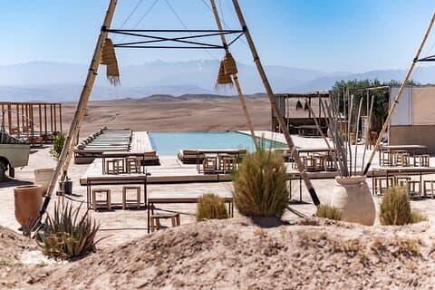 Día en la piscina del desierto de Agafay con traslado en autobús