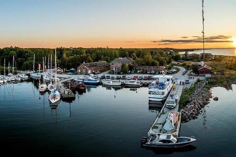 Tour privado de día completo a la isla Prangli desde Tallin