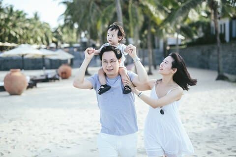 Da Nang: Beach photoshoot with a professional photographer