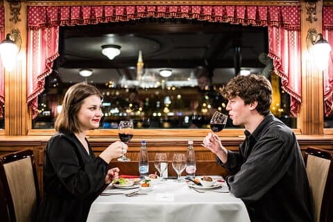 Budapest Donau Cruise og middag muligheder, Live musik og dans
