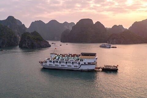 La Regina 2 dagars turné i Halong Bay & Bai Tu Long Bay - 4-stjärnigt