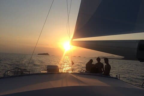 Navegación en Catamarán al atardecer con tapas Palma de Mallorca