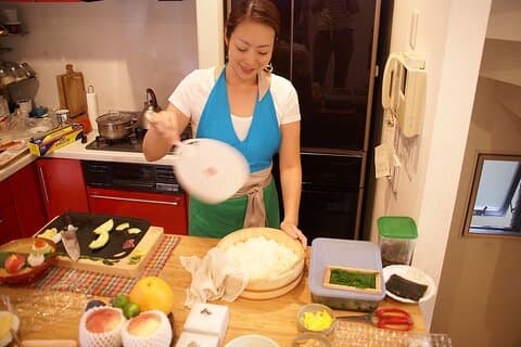 Sushi, Bento eller Gyoza klass i Tokyo med Miki + Transfers