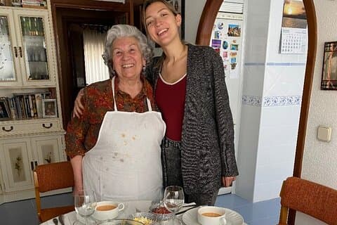 Auténtica cocina española con la abuela local en Madrid