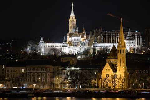 Budapest Late Night Danube Cruise with Live Music and Drinks