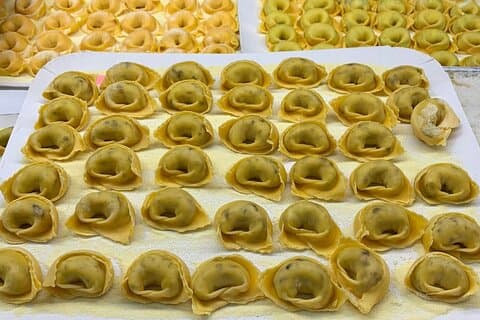 Bologna: Tagestour mit Parmesan, Wein und Balsamico und Pasta-Kochkurs