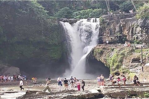 Tour privado de día completo desde la cascada Tegenungan hasta Tanah Lot