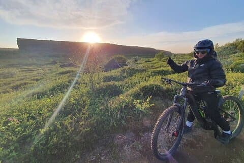 Tour en bicicleta eléctrica por Kjarnaskógur y la ciudad de Akureyri