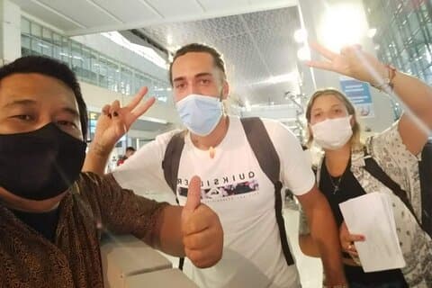 Recogida en el hotel en la zona de Yakarta al aeropuerto (servicio privado)