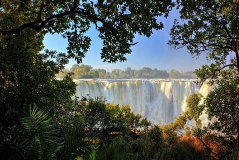 ビクトリア滝へのガイド付きウォーキングツアー