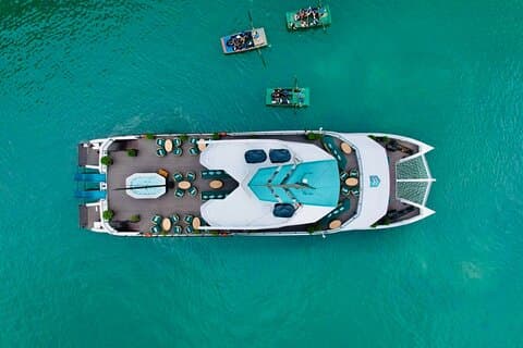 Halong-Katamaranfahrt – Die luxuriöseste Tagestour – Wasserrutschen