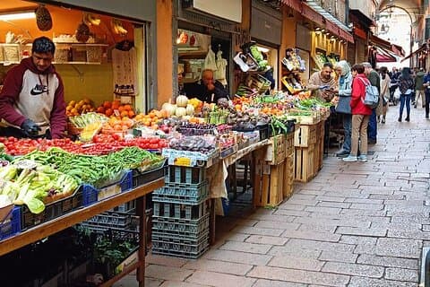 RECORRIDO GASTRONÓMICO PRIVADO A PIE POR BOLONIA (por la mañana o por la tarde)