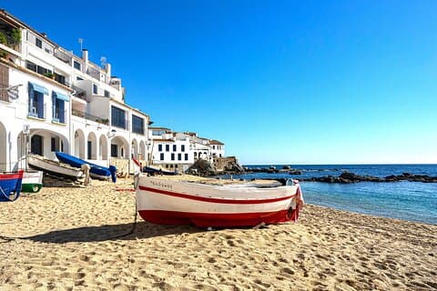 Medieval Girona & Costa Brava’s Top Beach–Unforgettable Day Trip