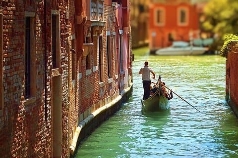 Private Gondola Tour from Piazza San Marco + Ebook