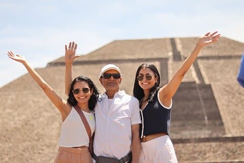 Pyramids of Teotihuacan Tour + CDMX Pickup + Breakfast in Cueva