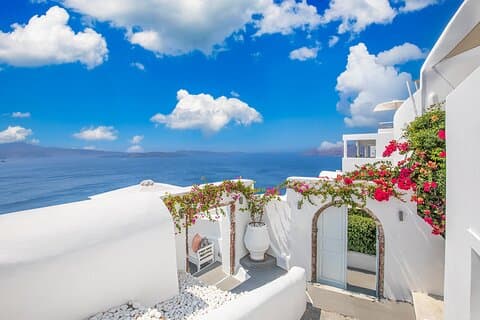 4 Days Tour of Aegean in Mykonos and Santorini Islands