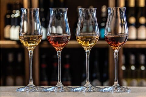Tour de vinos, quesos y licores por la tarde