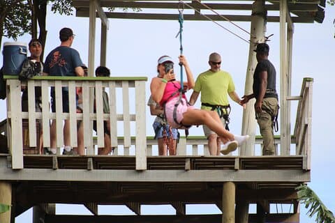 Roatan Zip Line Eventyr med Monkey & Sloths Combo