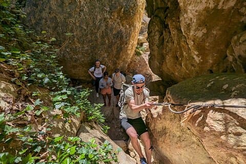 Schluchtenwanderung & Felsklettern Der Canyon von Gjipe