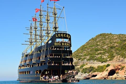 Side-Alanya: Pirate Yacht Tour (Legend Big Kral) med lunsj-drikk