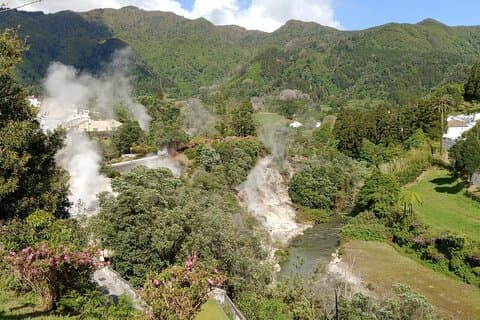 アゾレス諸島：フルナス火山活動と温泉の 1 日プライベート ツアー