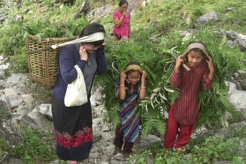 Abrace la vida del pueblo: alojamiento con una familia local en Kumpur