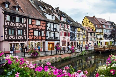 Transfert privé direct de Bâle à Colmar avec un chauffeur local