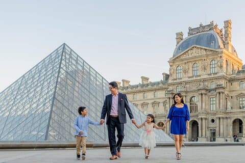 Sessão de fotos privada na área do Louvre em Paris