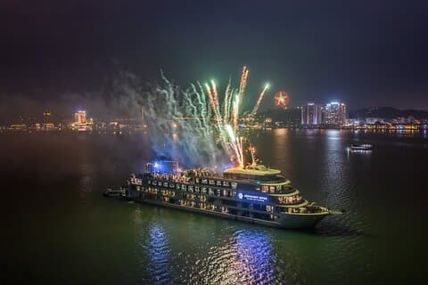 Luxuriöse Dinner-Kreuzfahrt in der Halong-Bucht – Ambassador