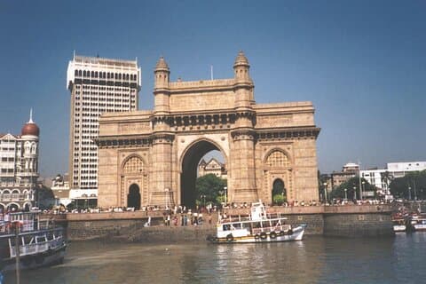 Mumbai Local City and Slum Tour by Car
