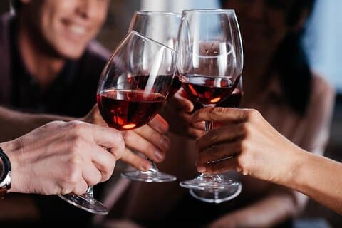Degustazione di vino e idromele, tour della distilleria e del birrificio con pranzo