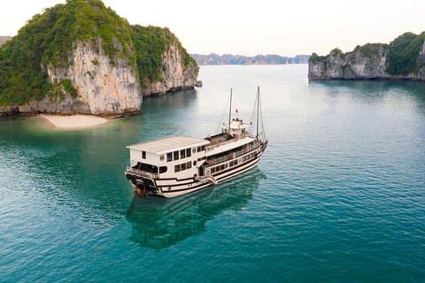 Crucero clásico de madera de 2 días y 1 noche por la bahía de Halong