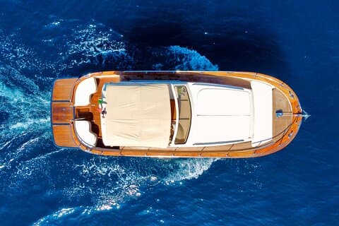 Excursion de luxe en bateau privé à Capri et Blue Grotto sur Gozzo 32 ft