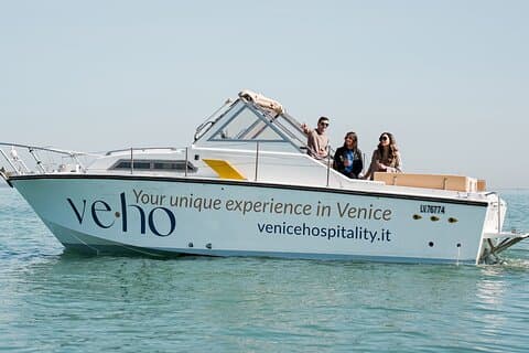 4-hour private tour: Murano and Burano by private boat