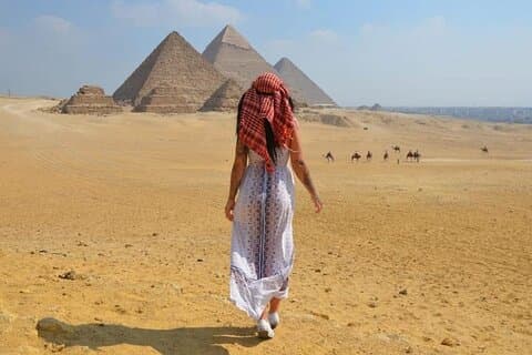 Privat guidet tur: Pyramider, museum og Khan med frokost og drinks