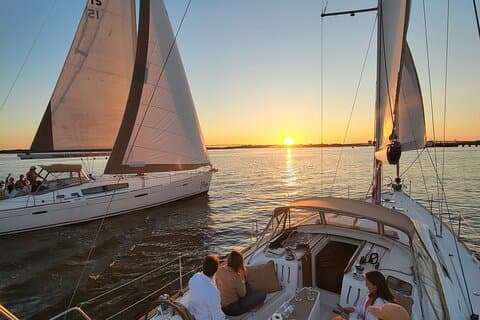 Voile privée de coucher de soleil de luxe sur le destin de yacht à voile de 50ft BYOB