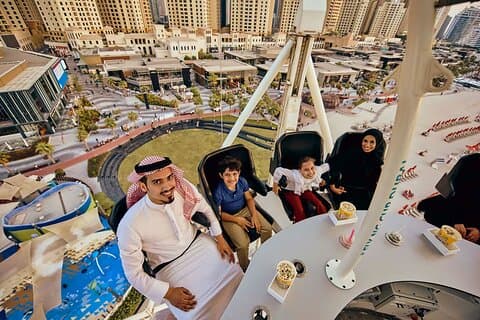 Flying Cup Den ultimata middagsupplevelsen Dubai med transfer