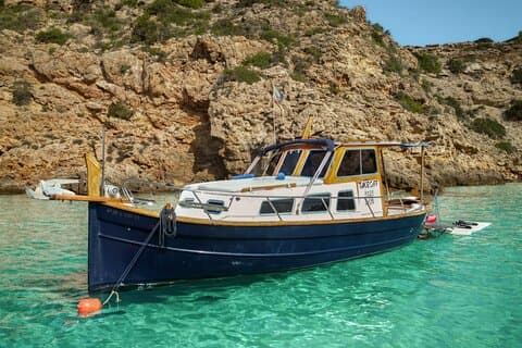 Tour Privado Clásico en Barco - Ibiza con tablas de paddle + snorkel