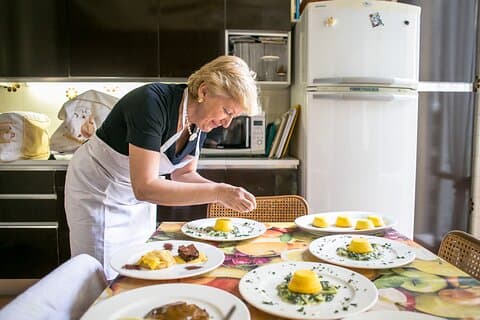 Assaggia, connettiti e cena come un locale a Selinunte